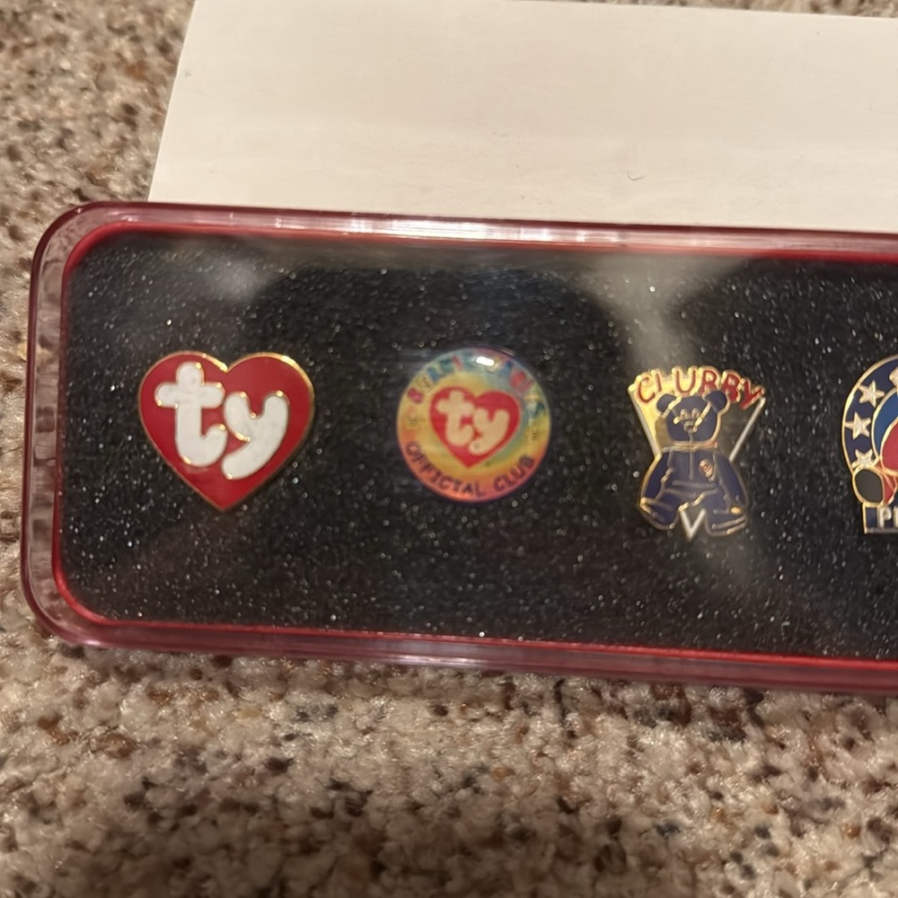 Ty Collectible Pin Set - Picture 2 of 4